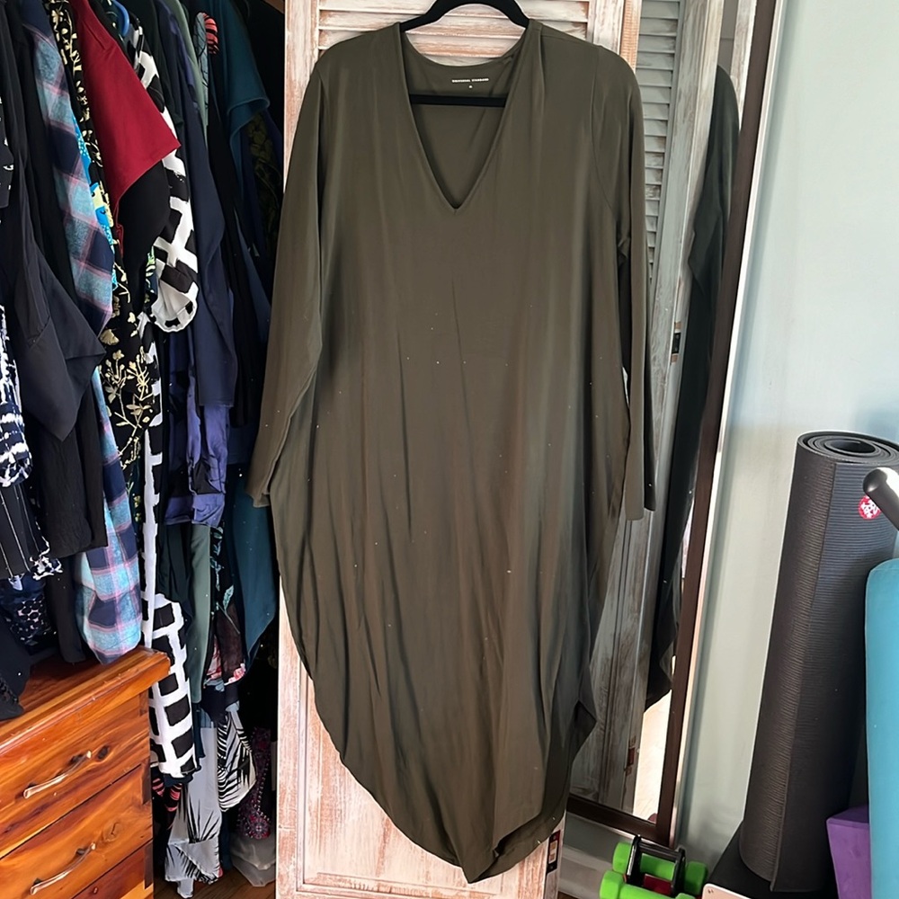 Universal Standard Geneva long sleeve v-neck dress size M (18-20)